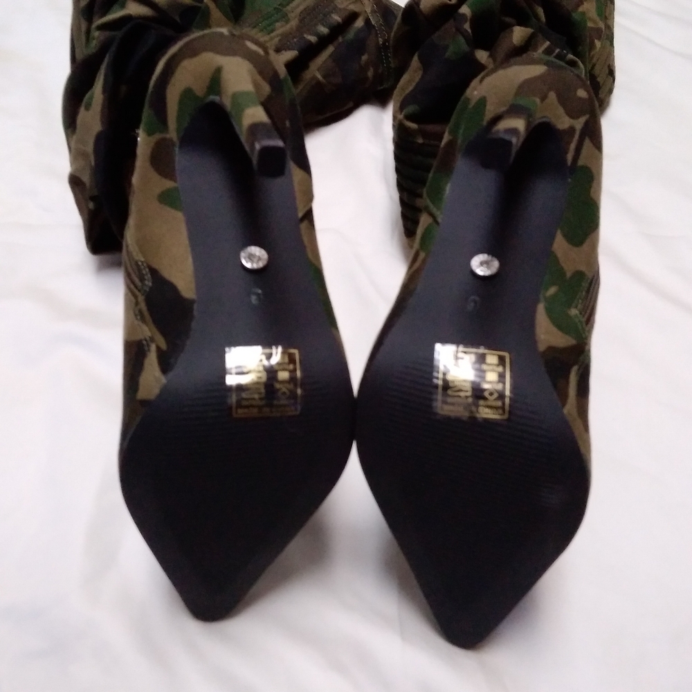AKIRA Camouflage Heeled Boots - Picture 4 of 10